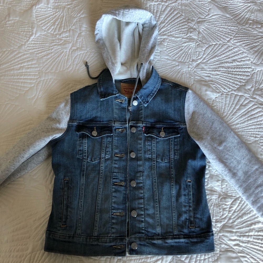 Perfect quality Levi’s Denim Jacket (hooded) Size Small